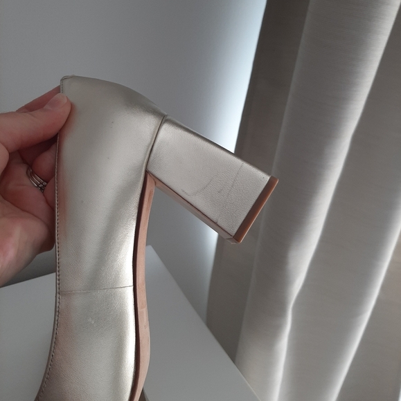 New Marc Fisher Gold Zala Heels 11 - Picture 12 of 15